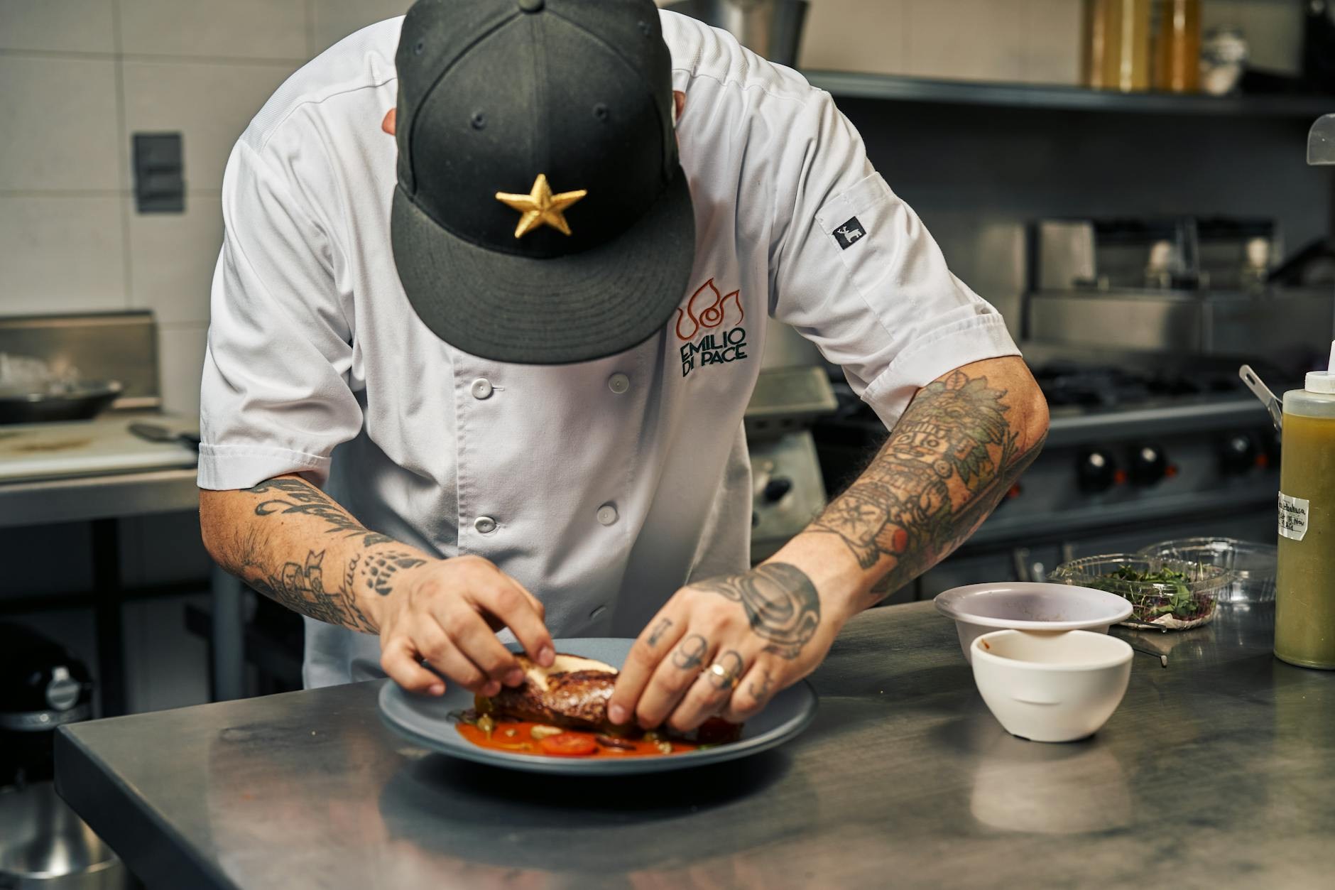 Consistent visual direction across multiple menu dishes and table settings